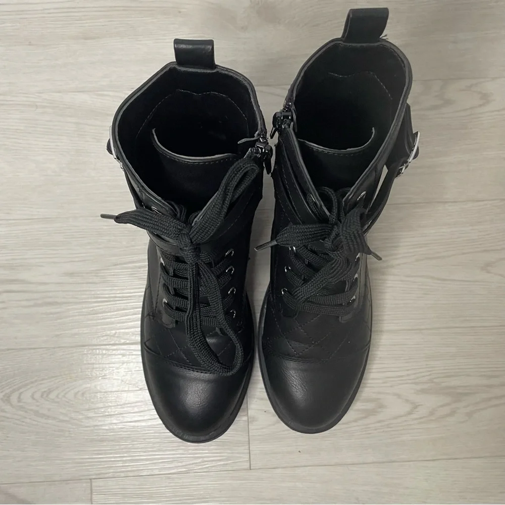 Xoxo Women’s Black Combat Boots Size 5 Faux Leather Side Zip Lace Up Buckle EUC - Picture 7 of 8
